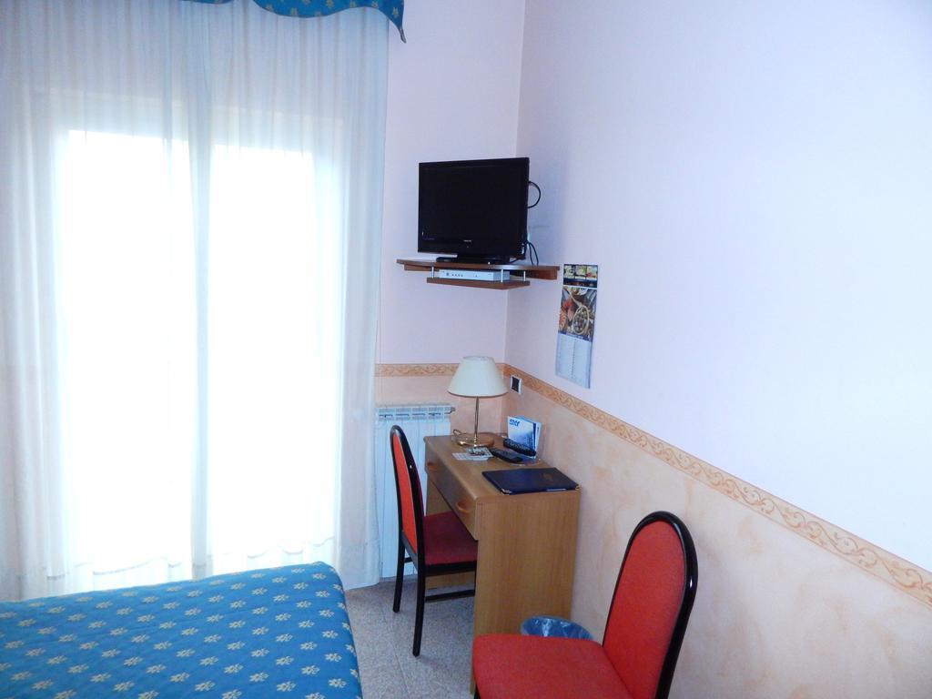 Hotel Torre Antica Loano Quarto foto