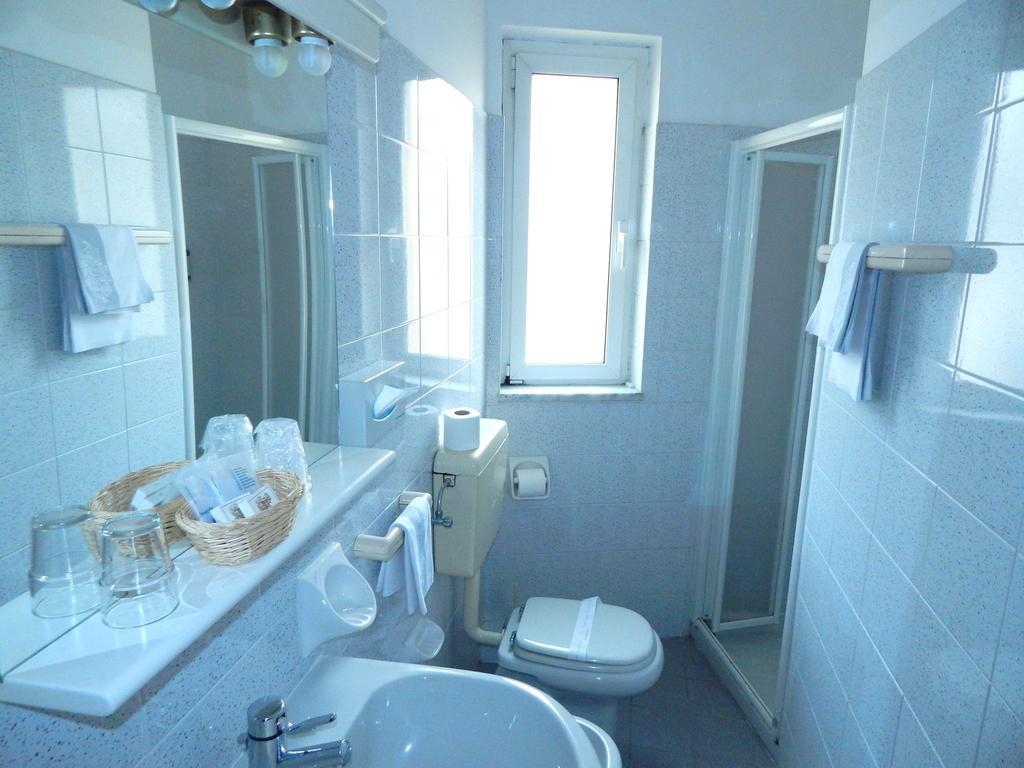 Hotel Torre Antica Loano Quarto foto