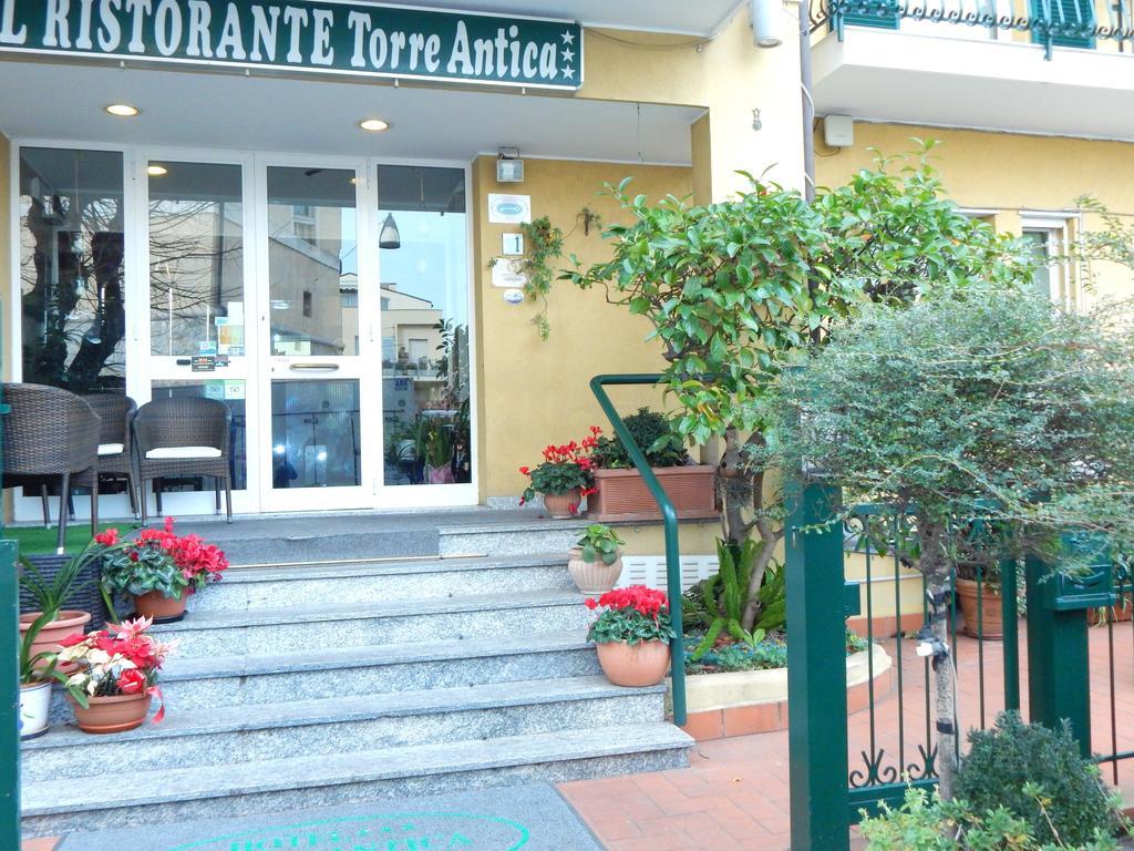 Hotel Torre Antica Loano Exterior foto
