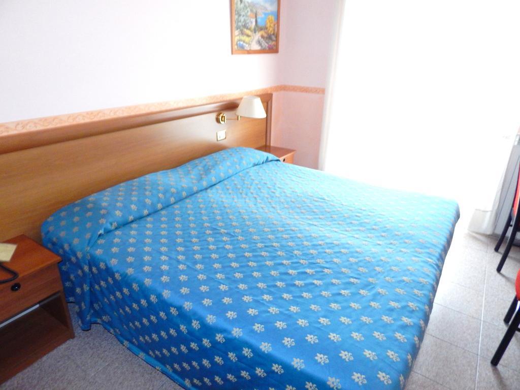Hotel Torre Antica Loano Quarto foto