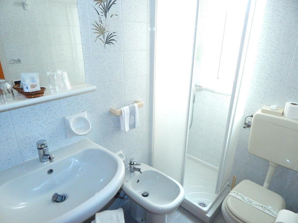 Hotel Torre Antica Loano Quarto foto