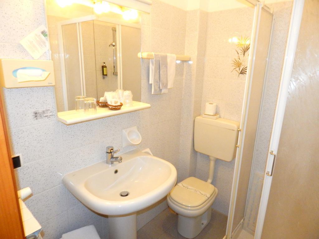 Hotel Torre Antica Loano Quarto foto